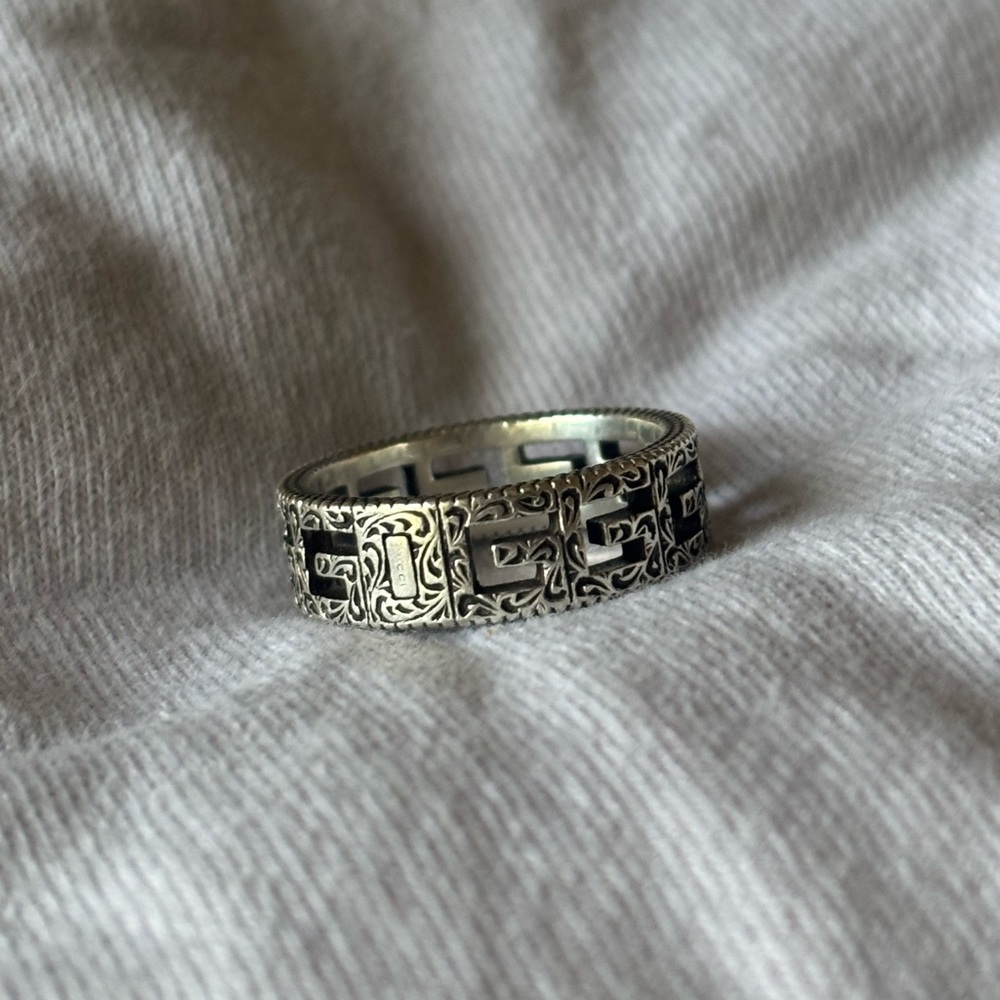 [GUCCI] Silver “G” Band Ring - Picture 2 of 3